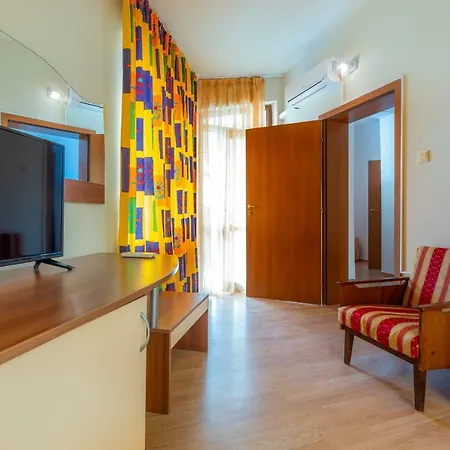 Family 2Bedroom Apartment With In Dafinka Ge بيت للعطل