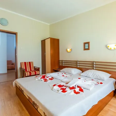 Family 2Bedroom Apartment With In Dafinka Ge بيت للعطل